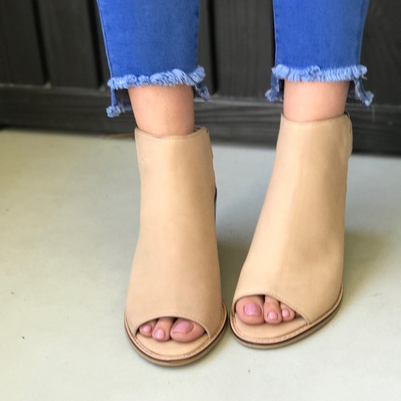 NIB Leather Stretch Ankle Band Peep Toe Booties - Picture 4 of 7